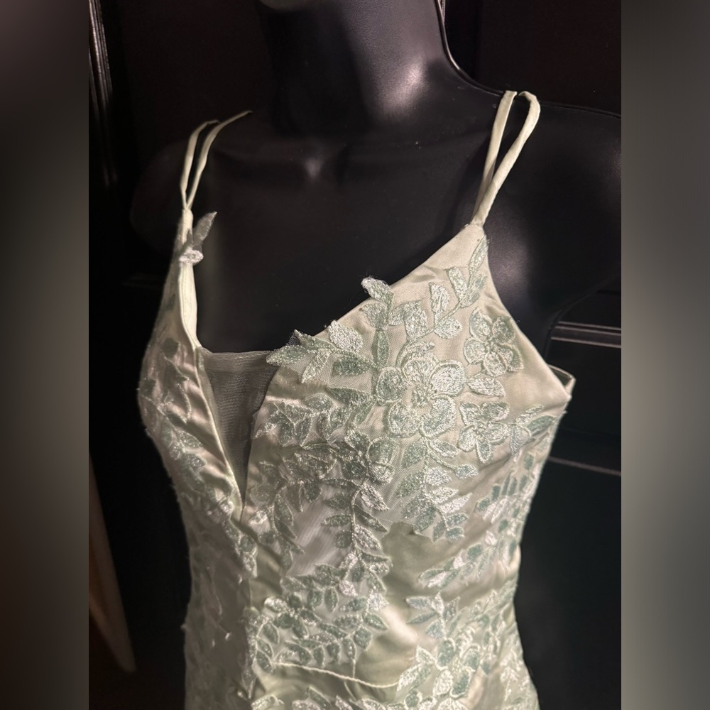 Sage Green, High School Homecoming Dress Short w/ Sequins - Size 6 Light green - Picture 4 of 15